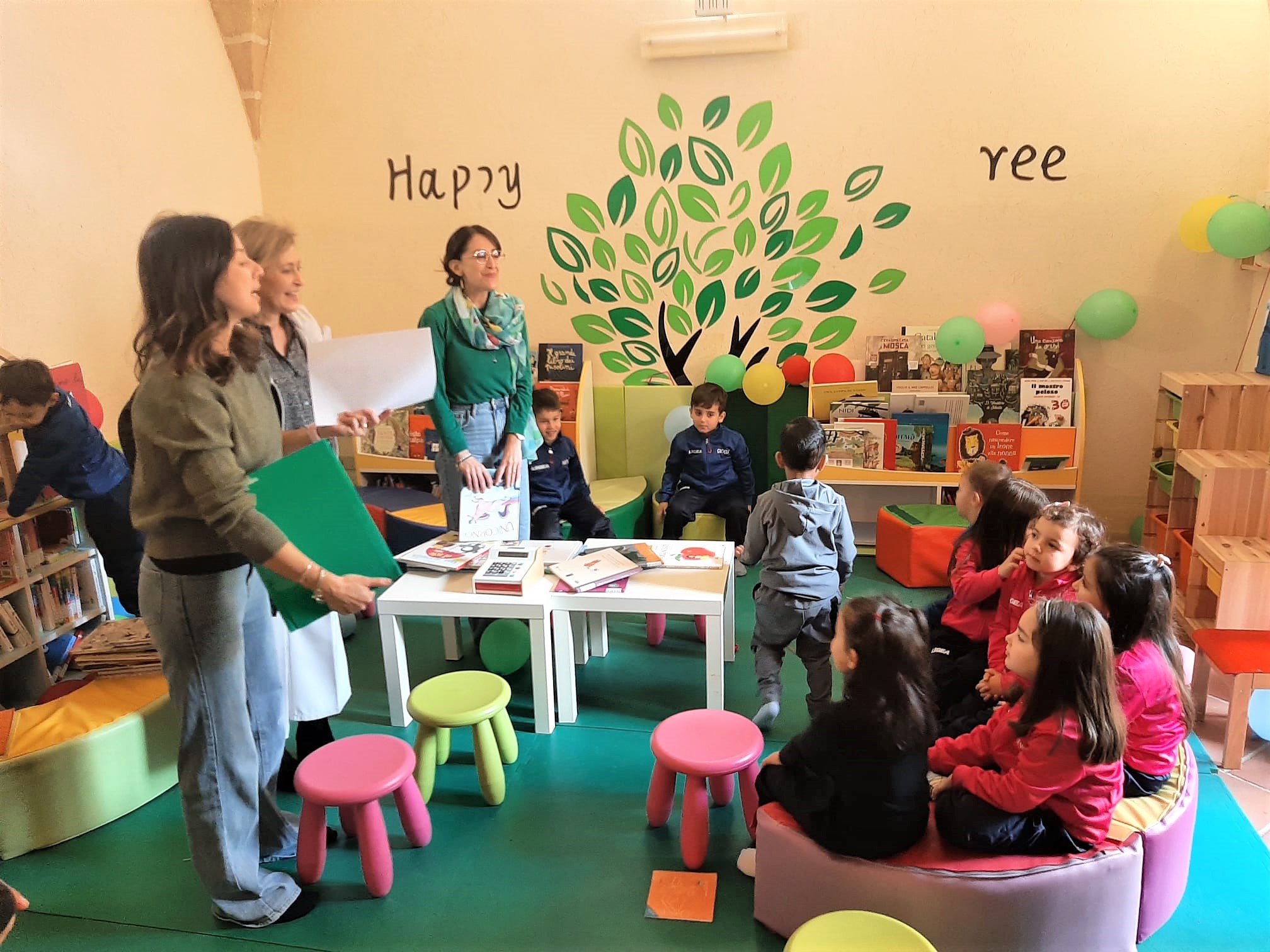 Marsala “città che legge”. alla biblioteca comunale decine di bambini coinvolti nelle “letture sotto l'albero”