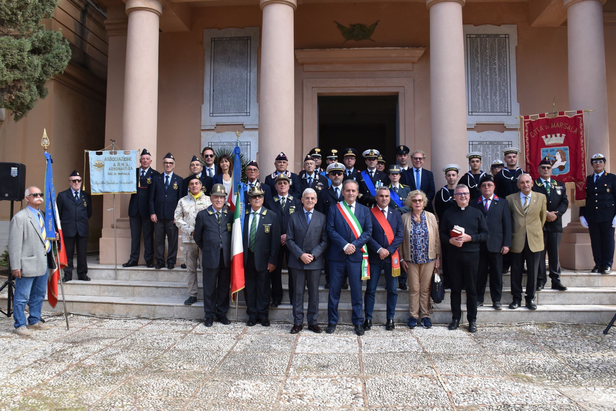 4 Novembre a Marsala. Nella Cappella dei Caduti del Cimitero, celebrata la “Giornata dell'Unità Nazionale e delle Forze Armate” 