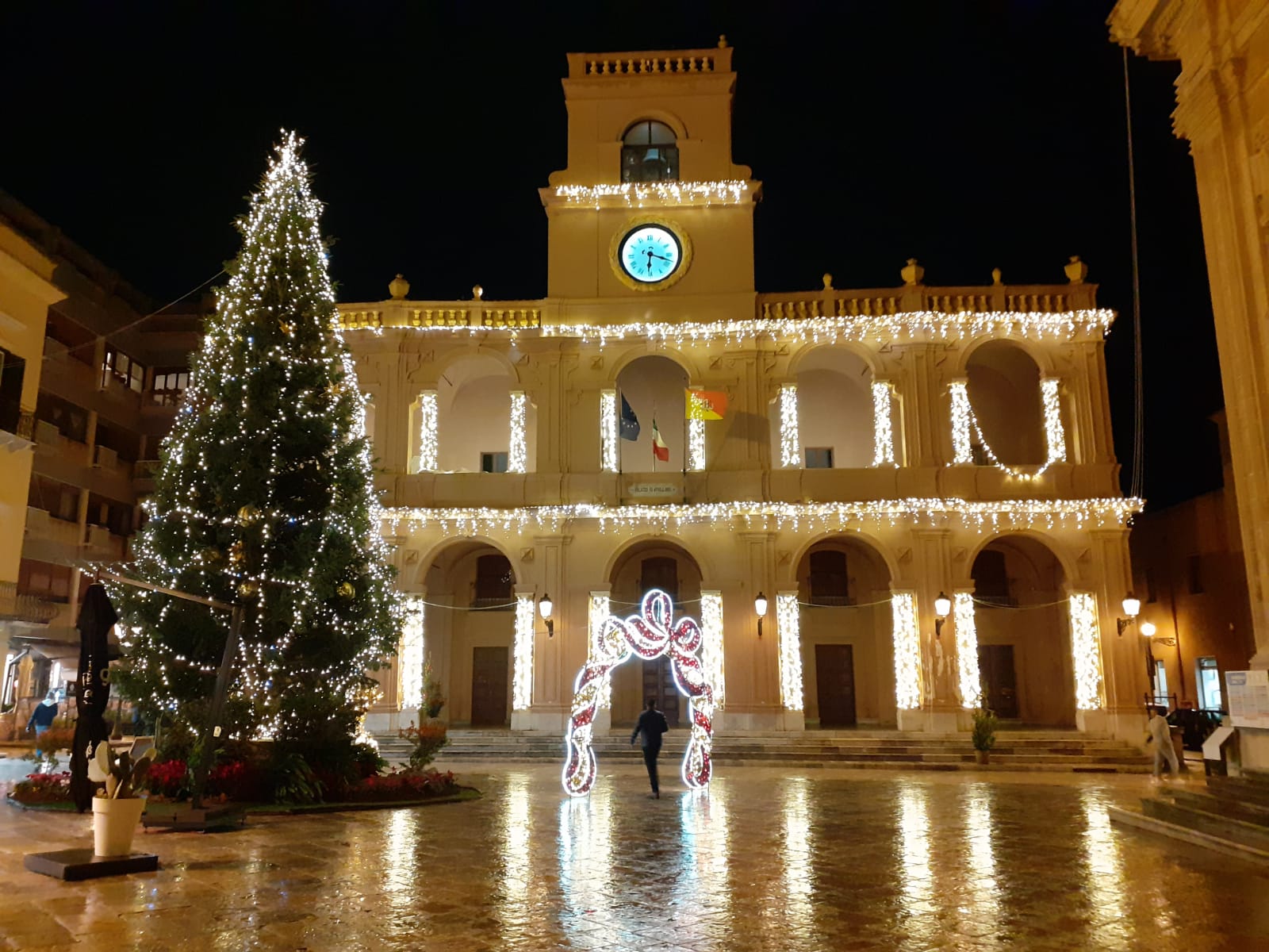 Notte di San Silvestro in Piazza Loggia. Musica dal vivo, Dj set con Fabrizio Ferrari, fuochi piromusicali...