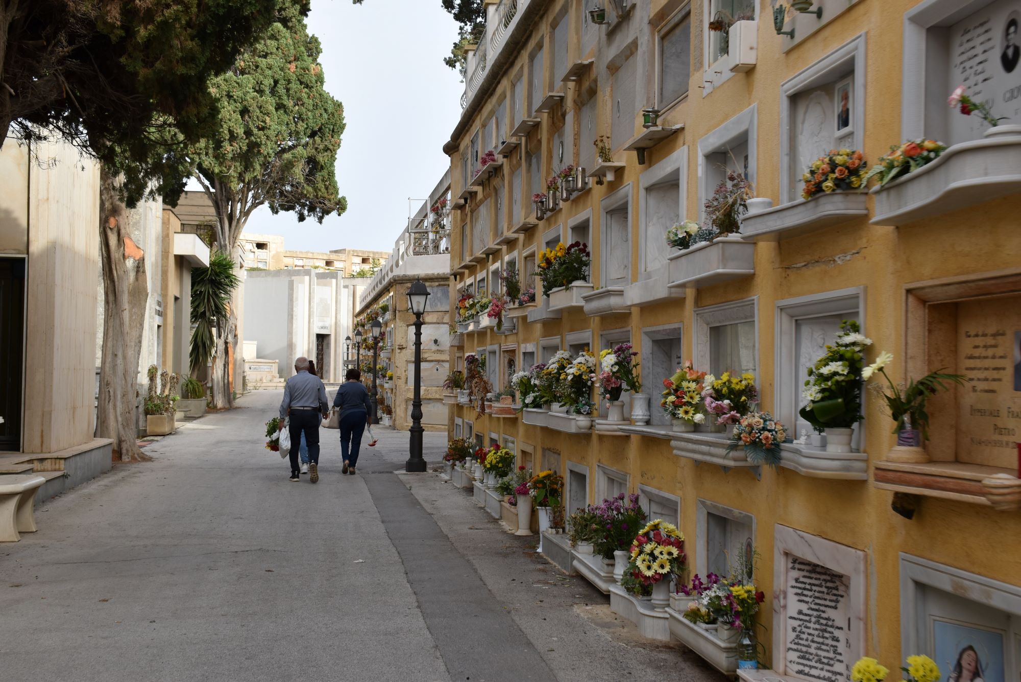 Cimitero urbano. Ampliati gli orari di accesso per la ricorrenza di Defunti e Ognissanti. Chiusura nei giorni precedenti per ulteriore pulizia straordinaria