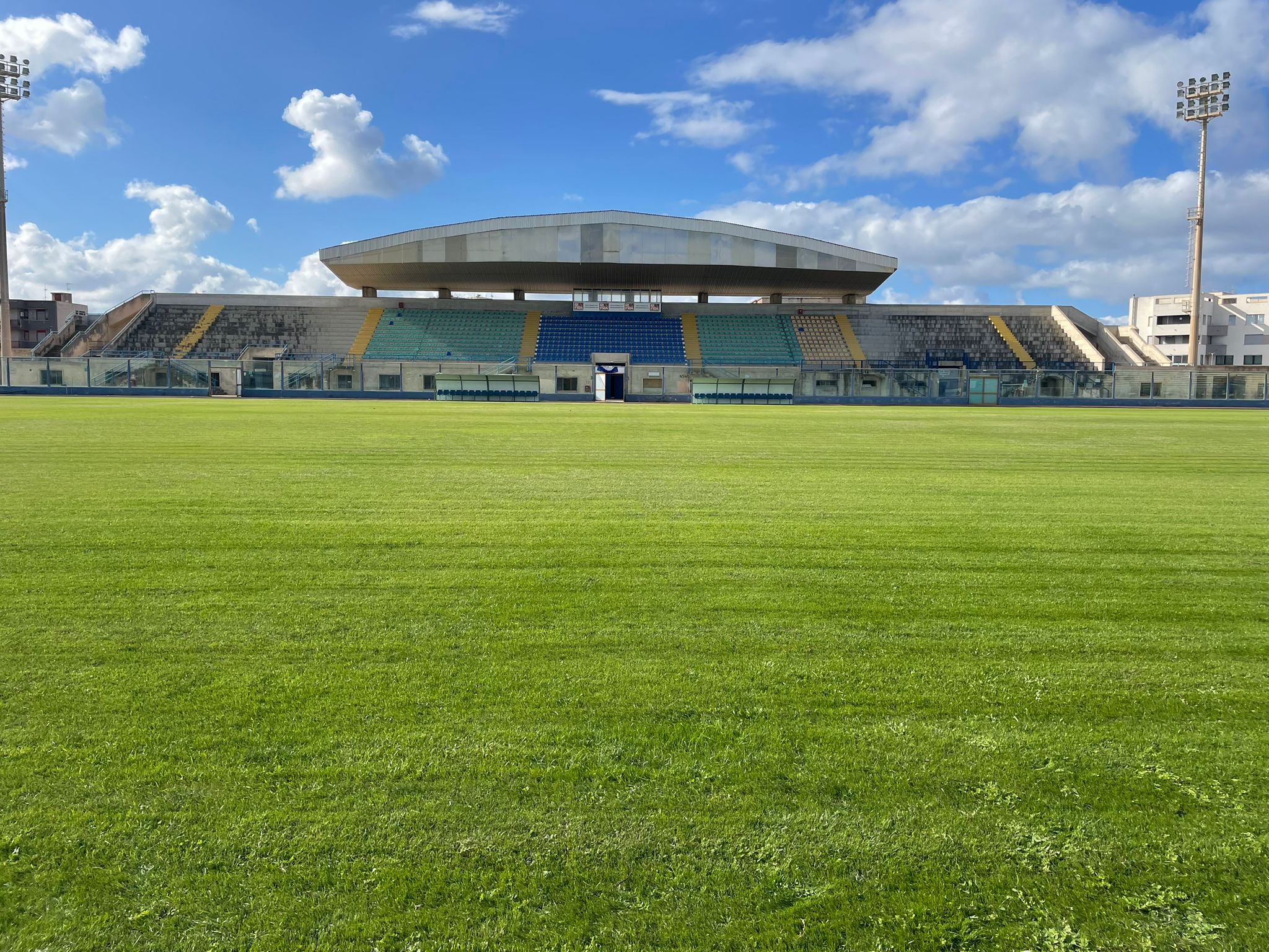 Nuovo manto erboso allo Stadio Municipale di Marsala. Riaperta anche la gradinata. Domani la gara del Campionato d’Eccellenza